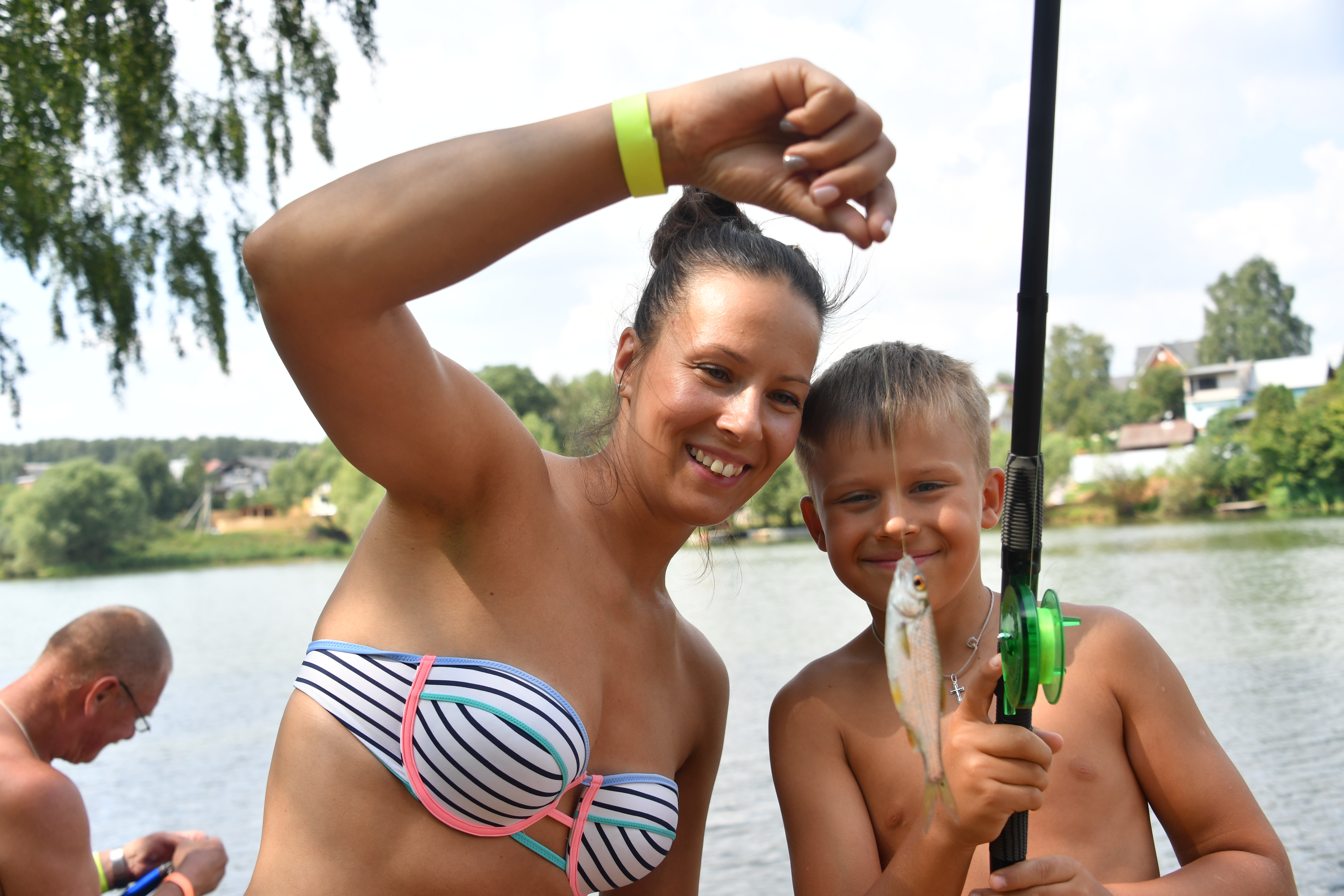 - Но у Белой скалы нет клева! - Клев будет!