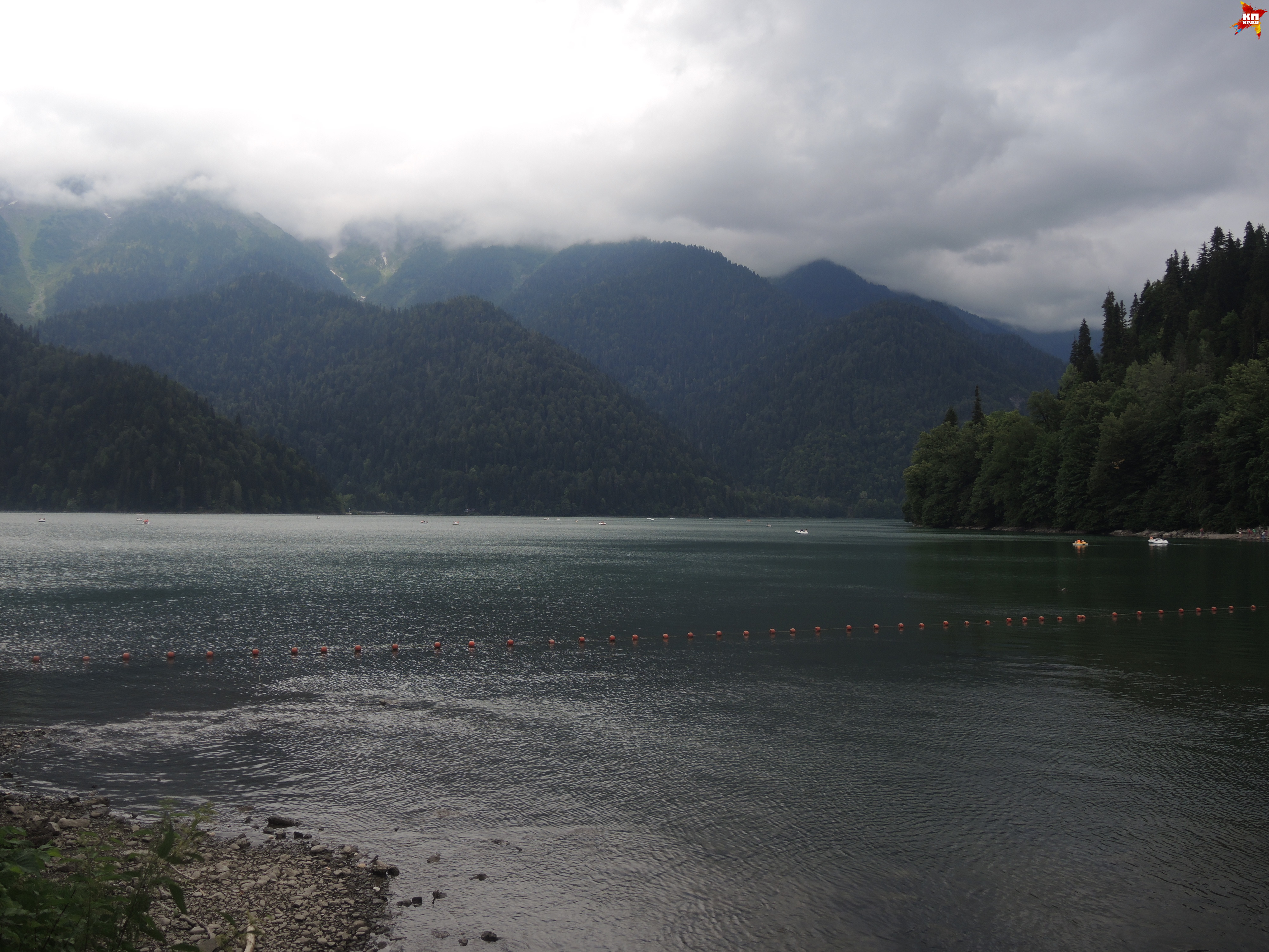 Озеро Рица - одна из достопримечательностей Абхазии