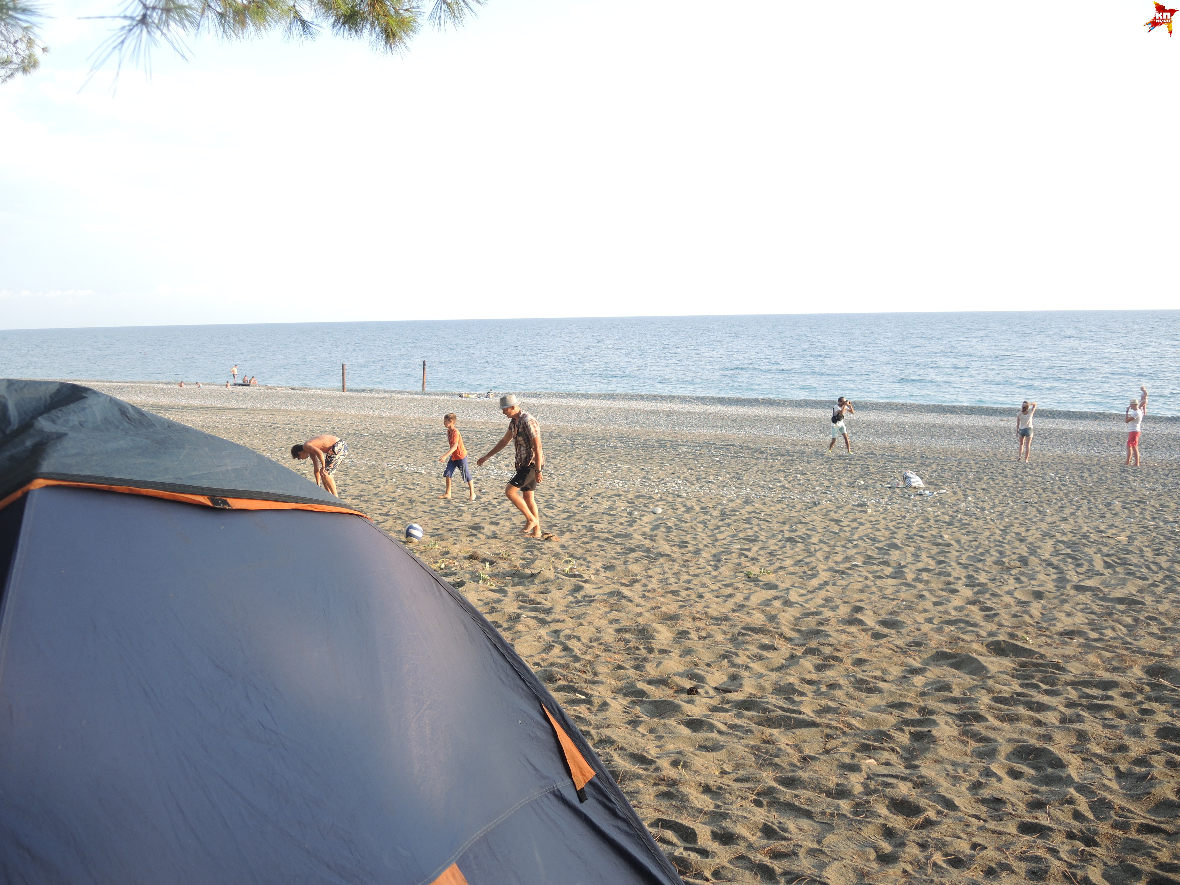 От палаток до пляжа совсем недалеко