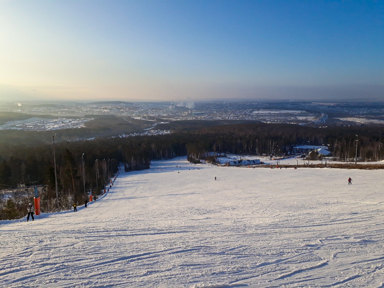 Вид со склона горы Волчиха, высота которой 526 метров.