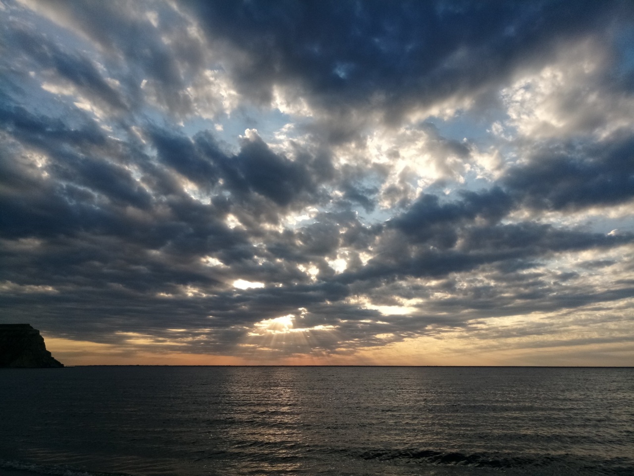 Рассветы на берегу Волги - удивительные.