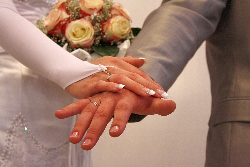 Возврата своих денег ждут более 20 пар.