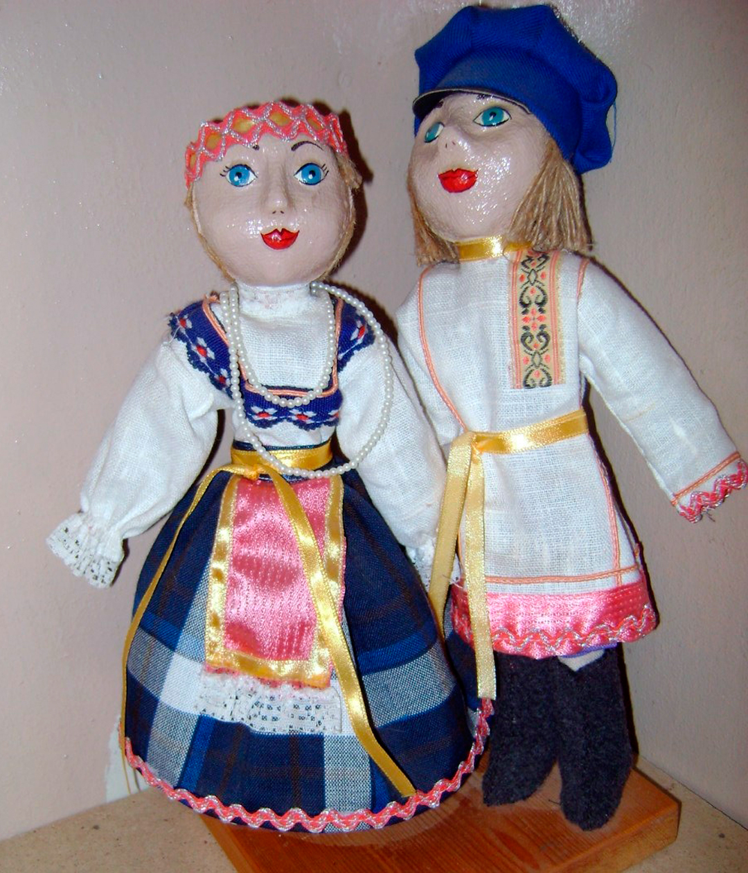 Вот такие куклы украшают ремесленные мастерские. Фото: vk.com/club44930663