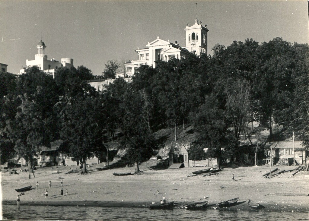 Таким был пляж на поляне Фрунзе в 60-е годы. Фото: архив Валерия Ерофеева