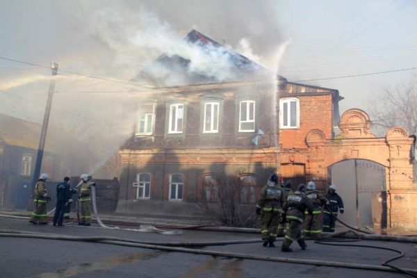 Потушить огонь смогли только через несколько часов