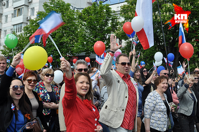 1 мая в центр Симферополя вышло 35 тысяч россиян
