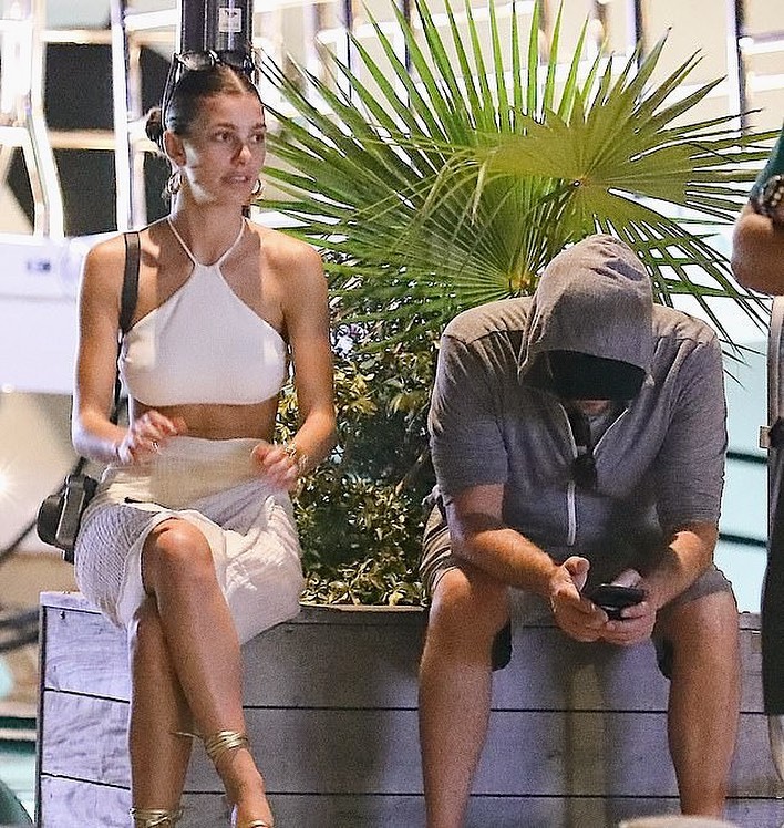 Cami and Leo waiting for their yacht in St Barts on December 31, 2019.